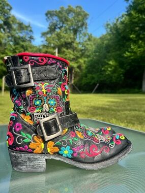 Old Gringo Women’s Sugar Skull Klak Neon Short Cowgirl Engineer Boots Size 9 B